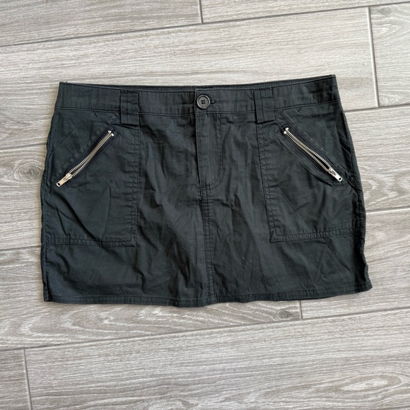 Guess Vintage|Black y2k Mini micro Skirt with Zipper Pockets,moto style••size 30 - Picture 3 of 7
